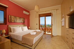 Vila, kolam renang pribadi | 5 kamar tidur, seprai premium, brankas, dan meja kerja