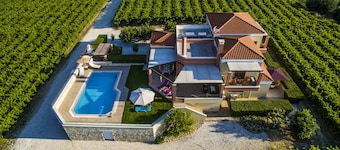 Cretan Vineyard Hill Villa Private Pool, Panoramic View, Beautiful Vineyard