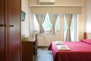 Standard Double Room | Free cribs/infant beds, free WiFi - NL Smart (Rome)