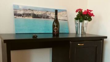 Quarto casal conforto, vista para o lago | Comodidades do quarto