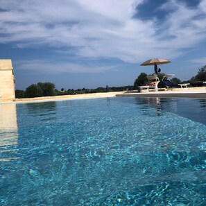 Outdoor pool, pool loungers - La Trottoria (Otranto)