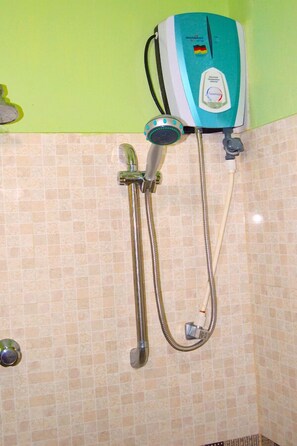 Kahden hengen huone, vuoristonäköala | Kylpyhuone | Suihku, ilmaiset hygieniatuotteet, pyyhkeet