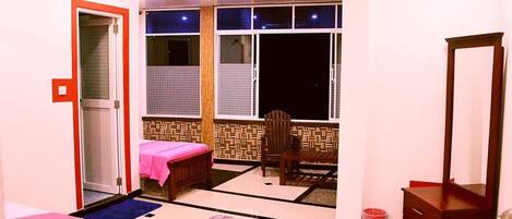 1 dormitorio, ropa de cama de alta calidad, caja fuerte y escritorio