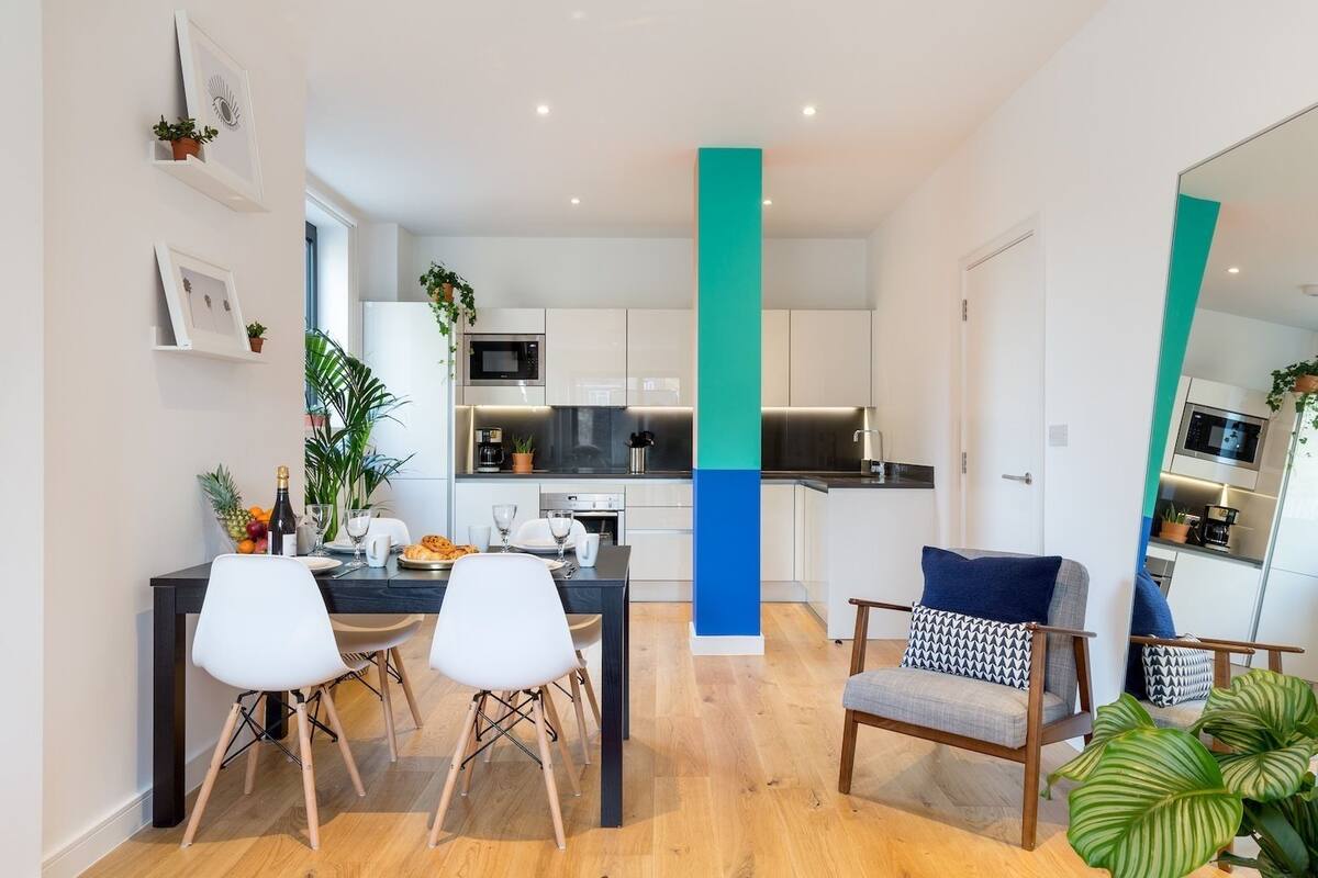 Deluxe Apartment, 2 Bedrooms, Balcony | Living area