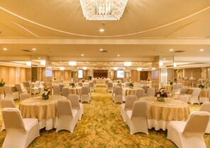 Indoor wedding - Deventure Sarovar Portico Kapashera (New Delhi)