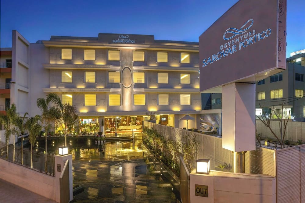 Deventure Sarovar Portico Kapashera