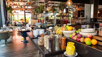 Daily buffet breakfast for a fee