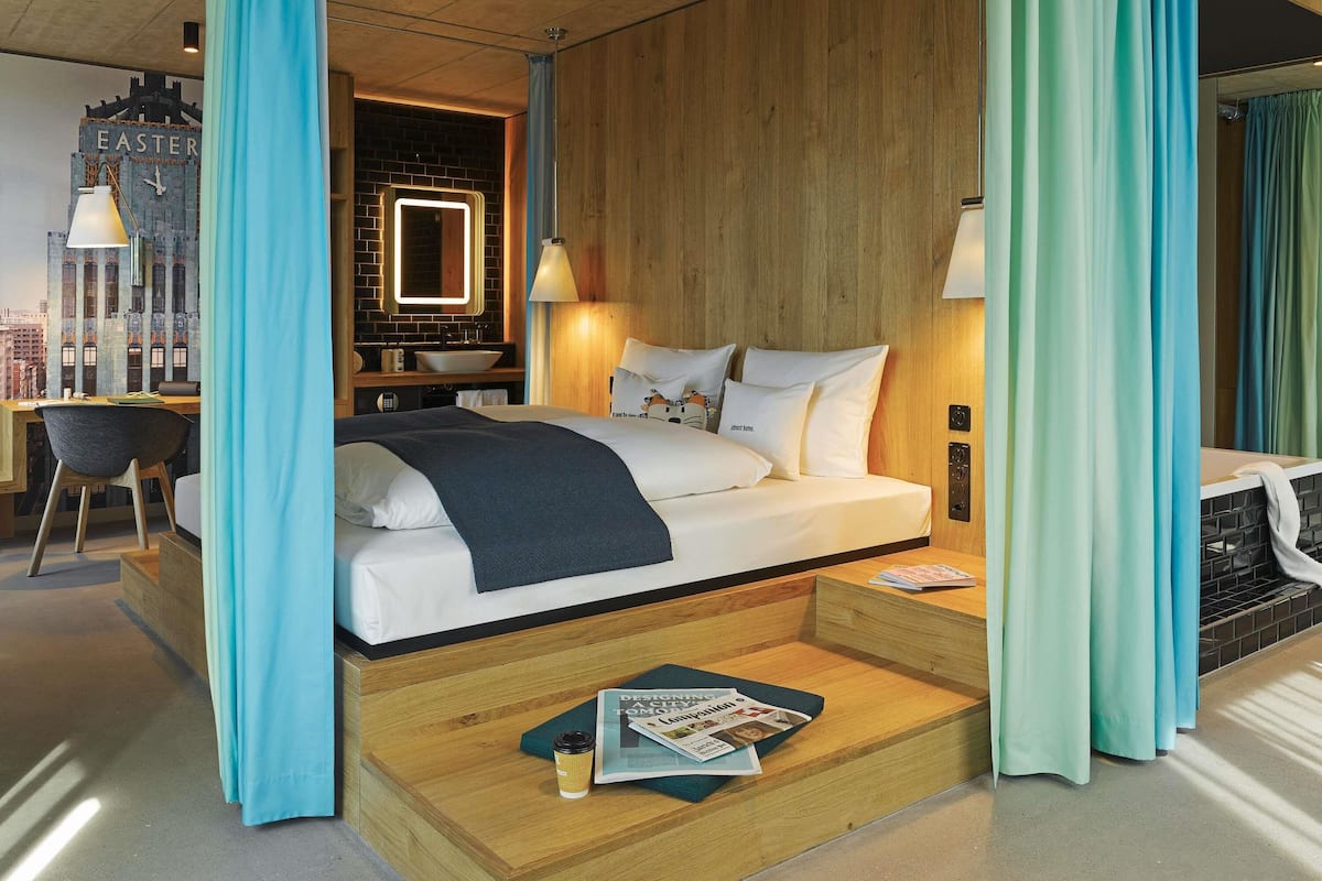 Plaza Suite | Couette en duvet d'oie, minibar, coffres-forts dans les chambres