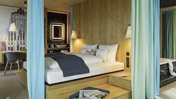 Plaza Suite | Daunenbettdecken, Minibar, Zimmersafe, individuell eingerichtet