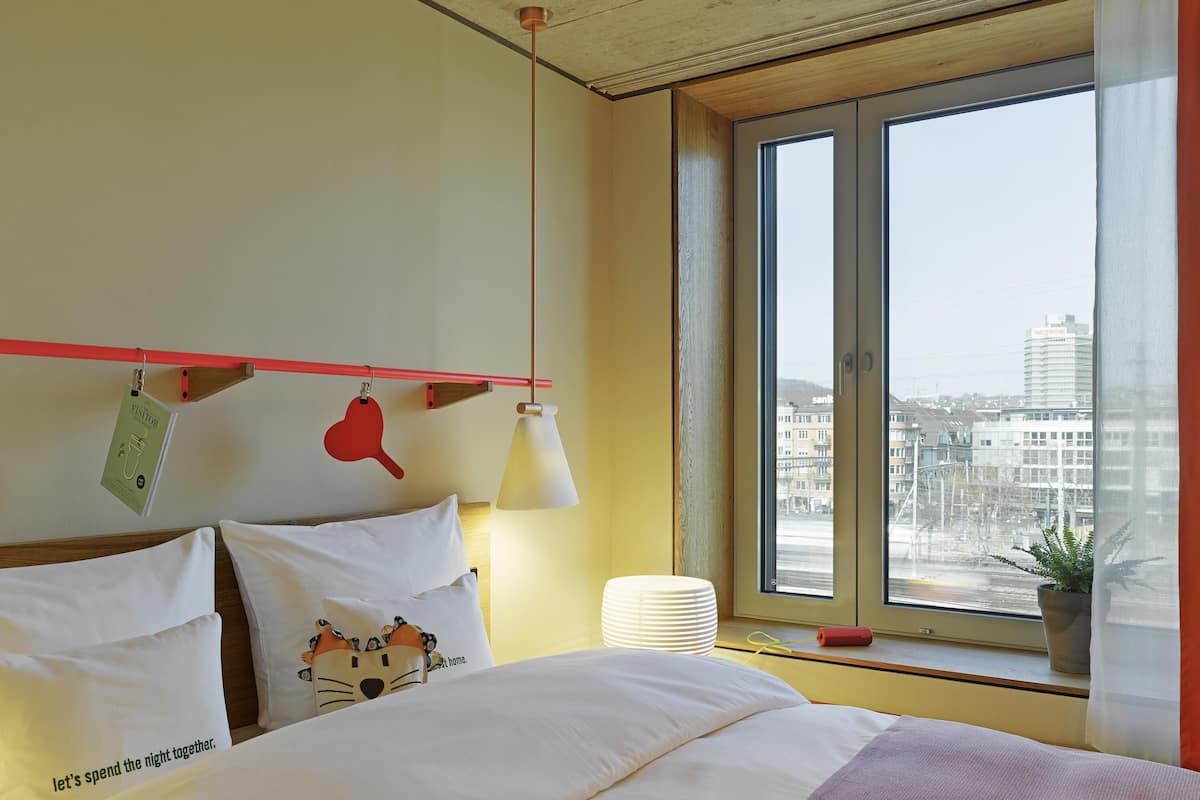 Medium | Copriletto in piuma, minibar, una cassaforte in camera