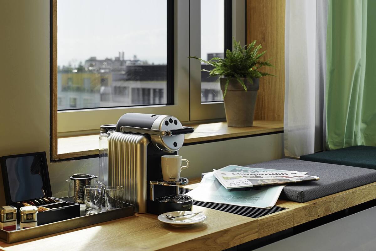 Plaza Suite | Dundyner, minibar, safe på rommet og skrivebord
