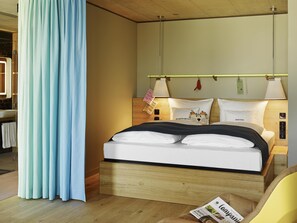 Down duvets, minibar, in-room safe, individually furnished - 25hours Hotel Zurich Langstrasse (Zürich)
