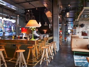 Cocktail bar