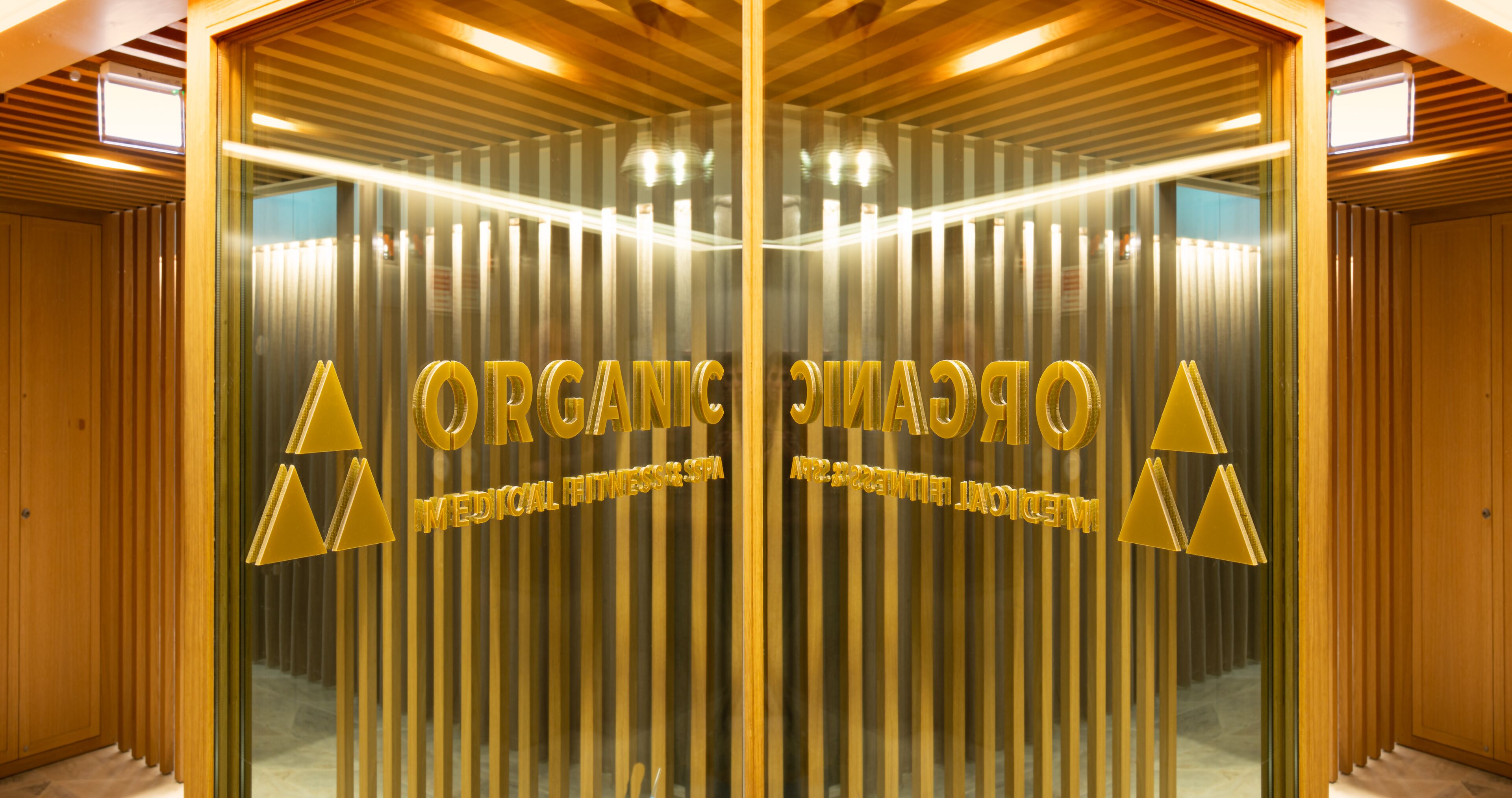 Salas de tratamiento para parejas, un sauna, baño turco