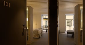 Family Room, Connecting Rooms