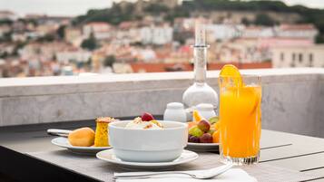 Breakfast and dinner served