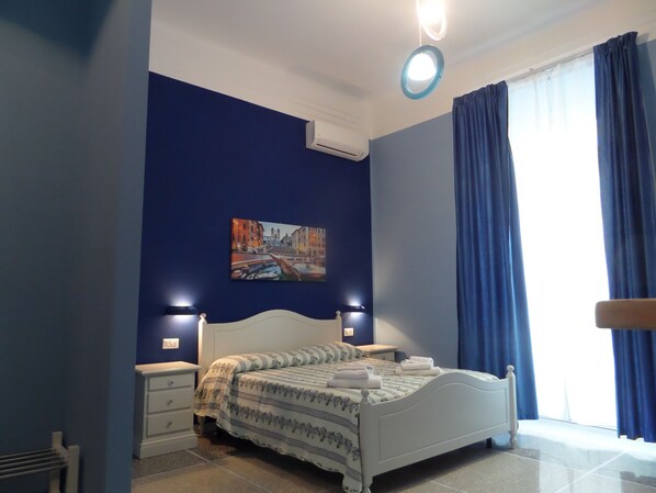 Deluxe Triple Room, 1 Bedroom, City View | In-room safe, desk, laptop workspace, soundproofing - Al 325 rooms ai Fori (Rome)