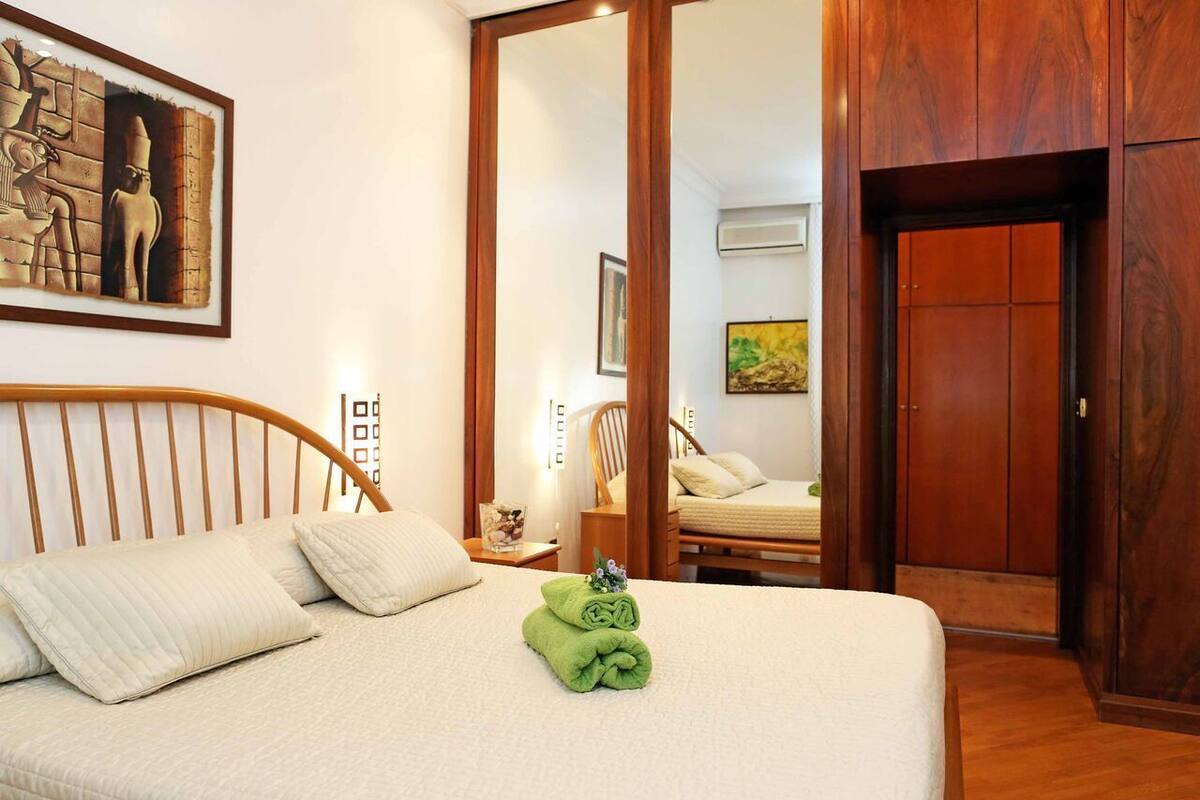 Cunas, camas plegables/adicionales, wifi gratis y ropa de cama 