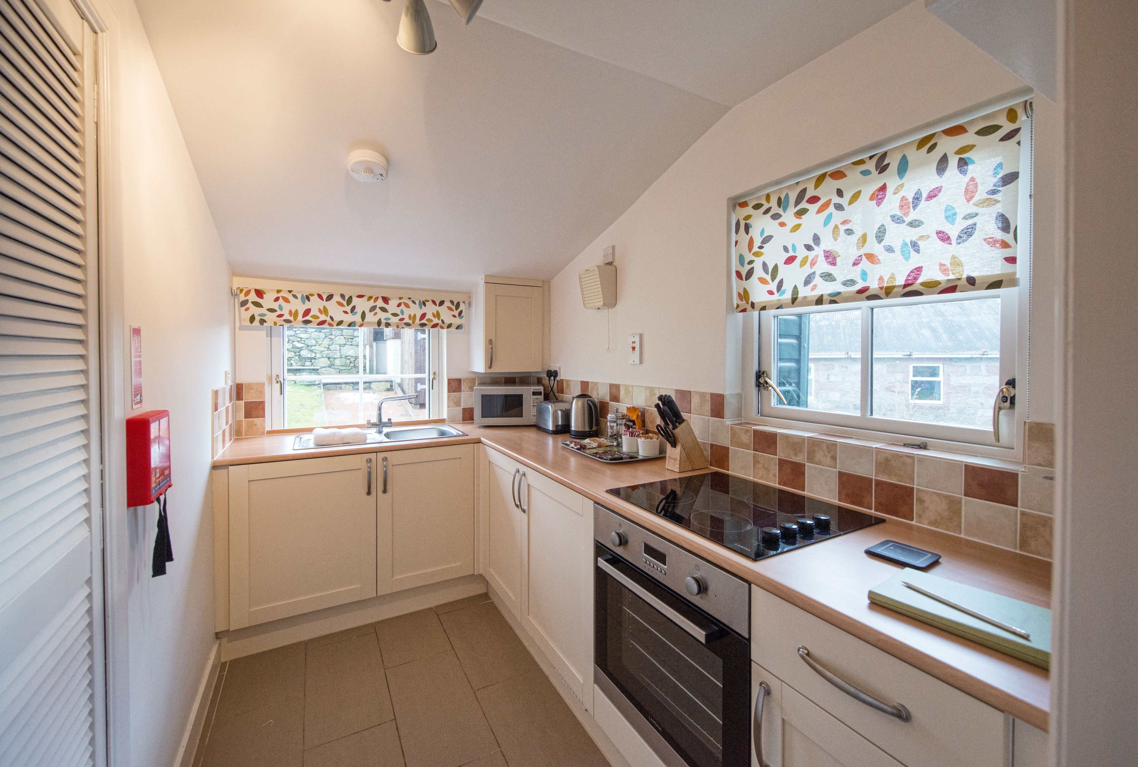 cottage, 2 bedrooms (pine) | private kitchenette