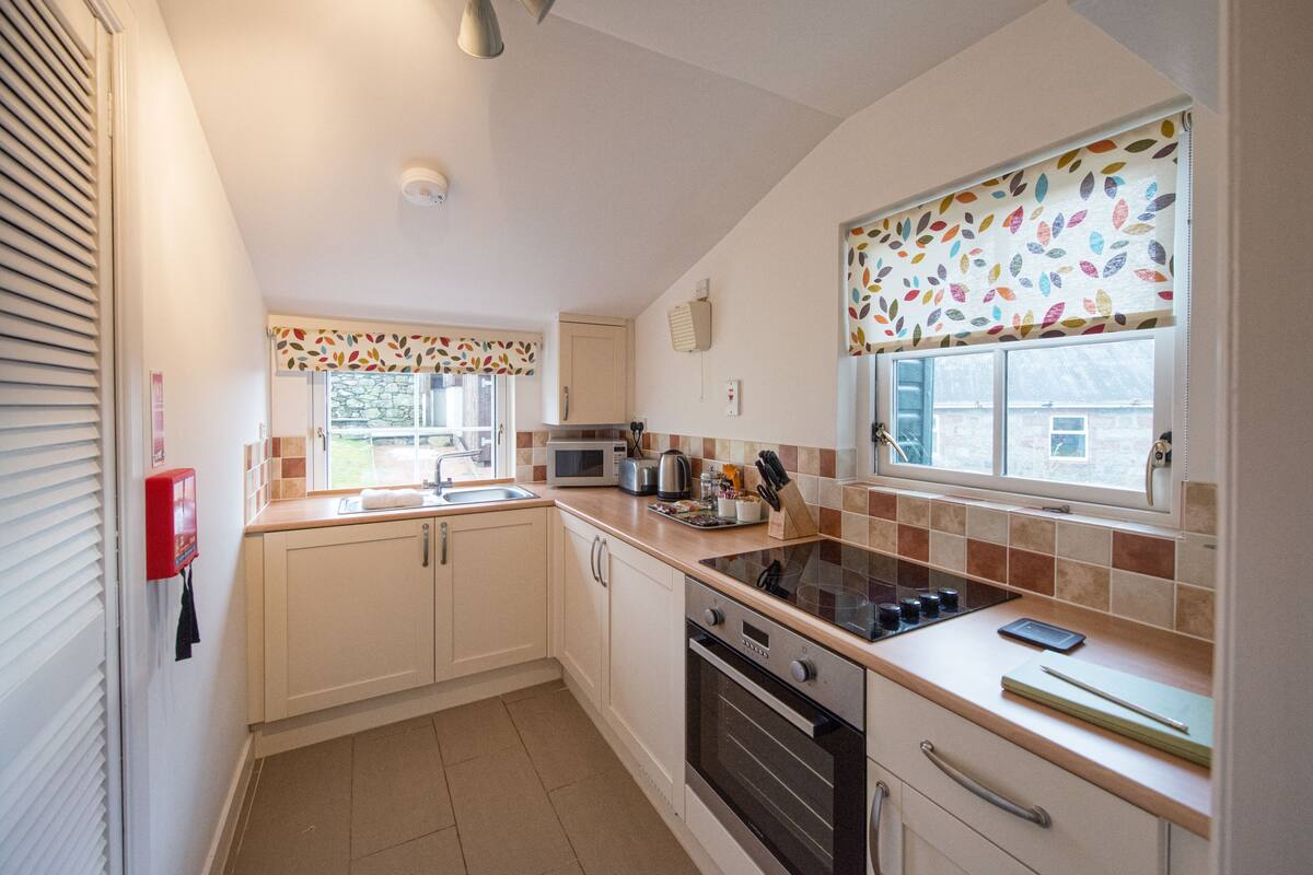 cottage, 2 bedrooms (pine) | private kitchenette