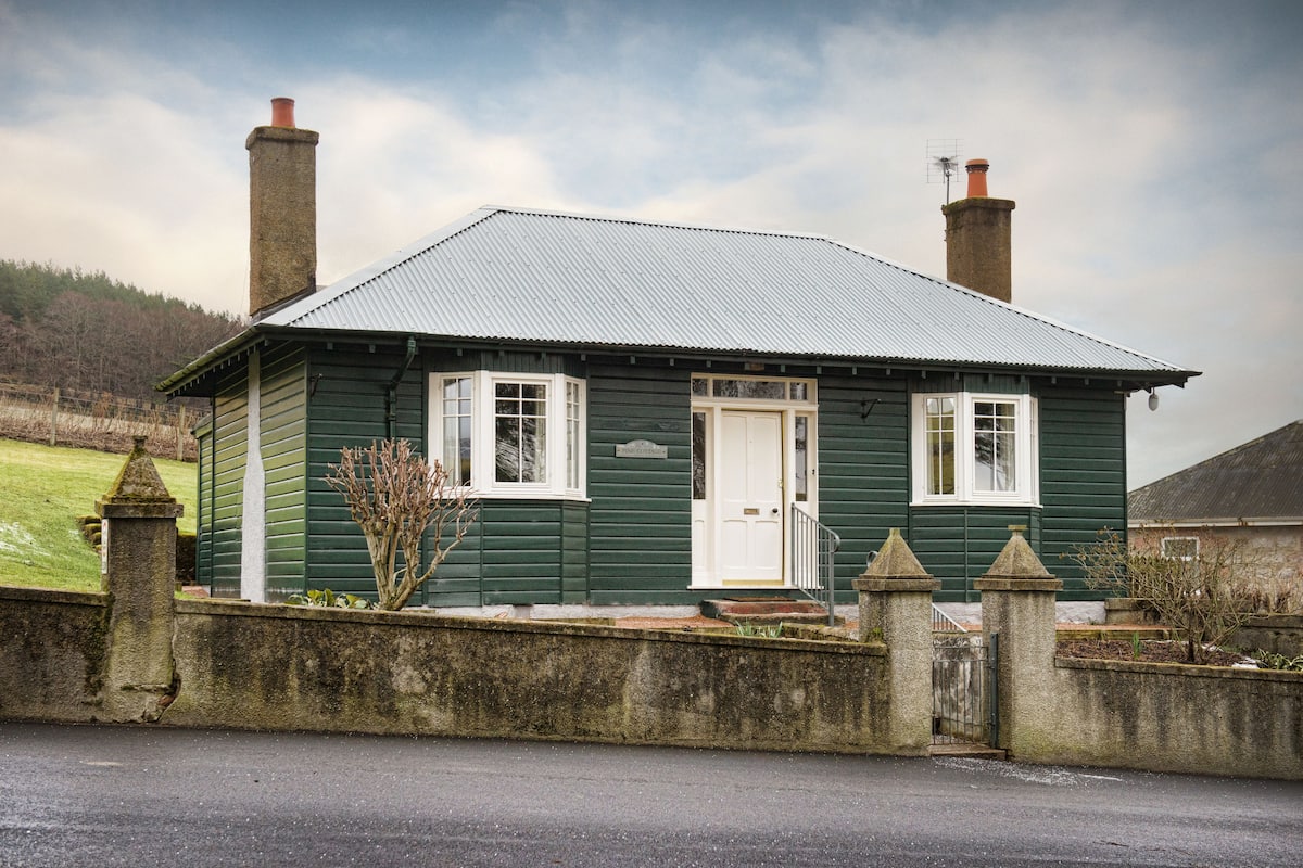 Cottage, 2 Bedrooms (Pine) | Free WiFi, bed sheets