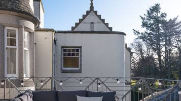 Phòng phong cách cổ điển, hiên | Truy cập Internet không dây miễn phí, bộ trải giường