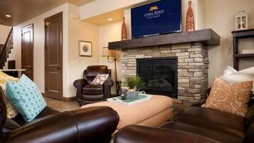 ハウス 3 ベッドルーム | リビング エリア | DVD プレーヤー