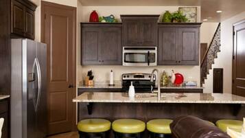 ハウス 3 ベッドルーム | 専用キッチン | 冷蔵庫、電子レンジ、オーブン、食器洗い機