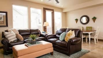 ハウス 3 ベッドルーム | リビング エリア | DVD プレーヤー