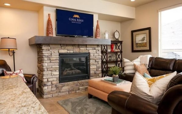 House, 3 Bedrooms | Living room | DVD player