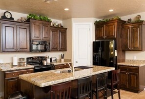 House, 3 Bedrooms | Private kitchen | Fridge, microwave, oven, dishwasher