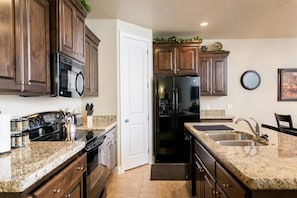 Rumah, 3 kamar tidur | Dapur pribadi | Lemari es, microwave, oven, dan mesin pencuci piring