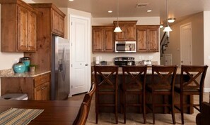 House, 4 Bedrooms | Private kitchen | Fridge, microwave, oven, stovetop - Canyon Oasis (Washington)