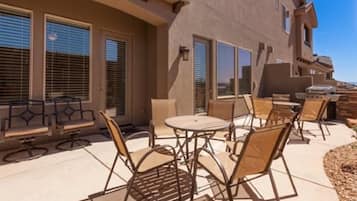 House, 4 Bedrooms, Golf View | Terrace/patio