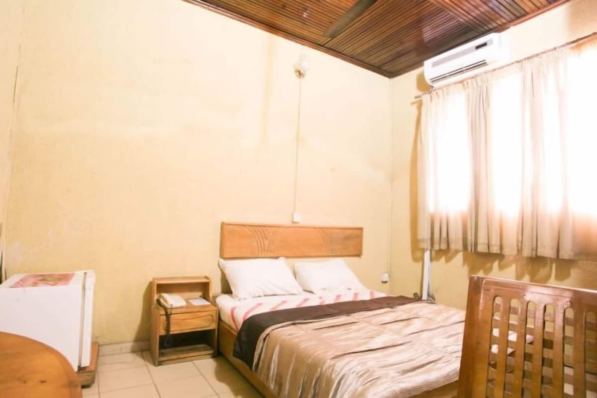 Habitación individual clásica | Escritorio, cortinas blackout, cunas gratuitas y wifi gratis