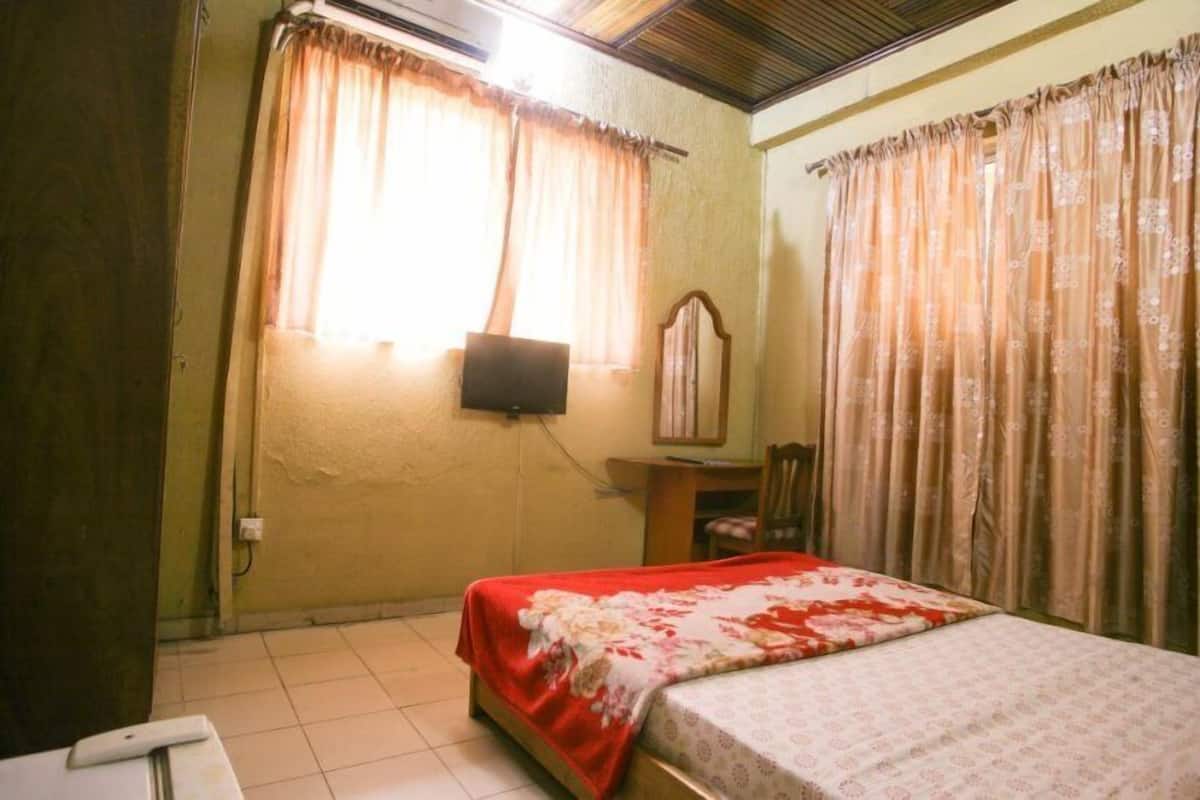 Habitación doble estándar | Escritorio, cortinas blackout, cunas gratuitas y wifi gratis