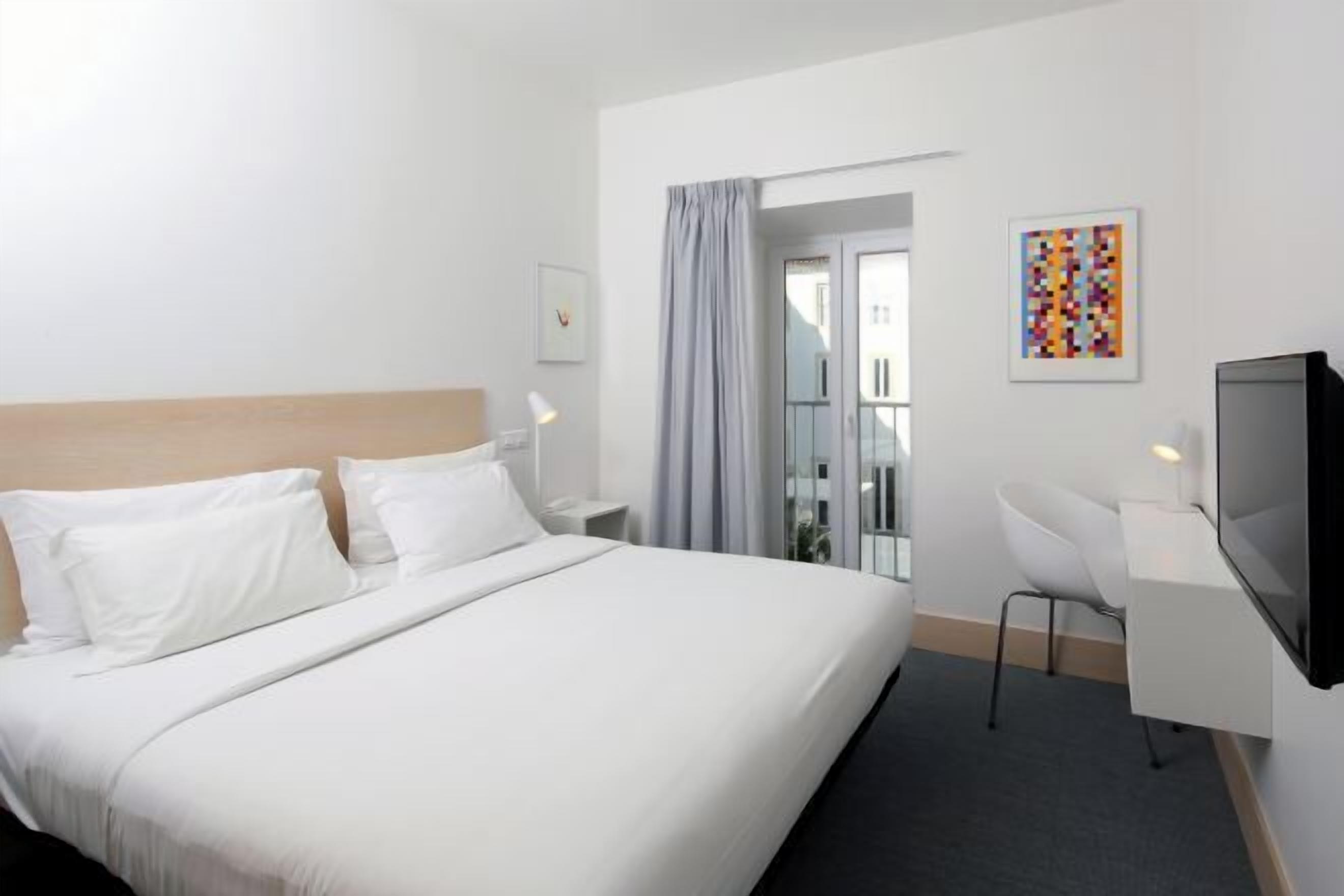 Minibar, in-room safe, blackout drapes, soundproofing