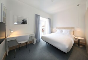 Double Room, River View with Extra Bed | Minibar, in-room safe, blackout curtains, soundproofing - Hotel Convento do Salvador (Lisbon)