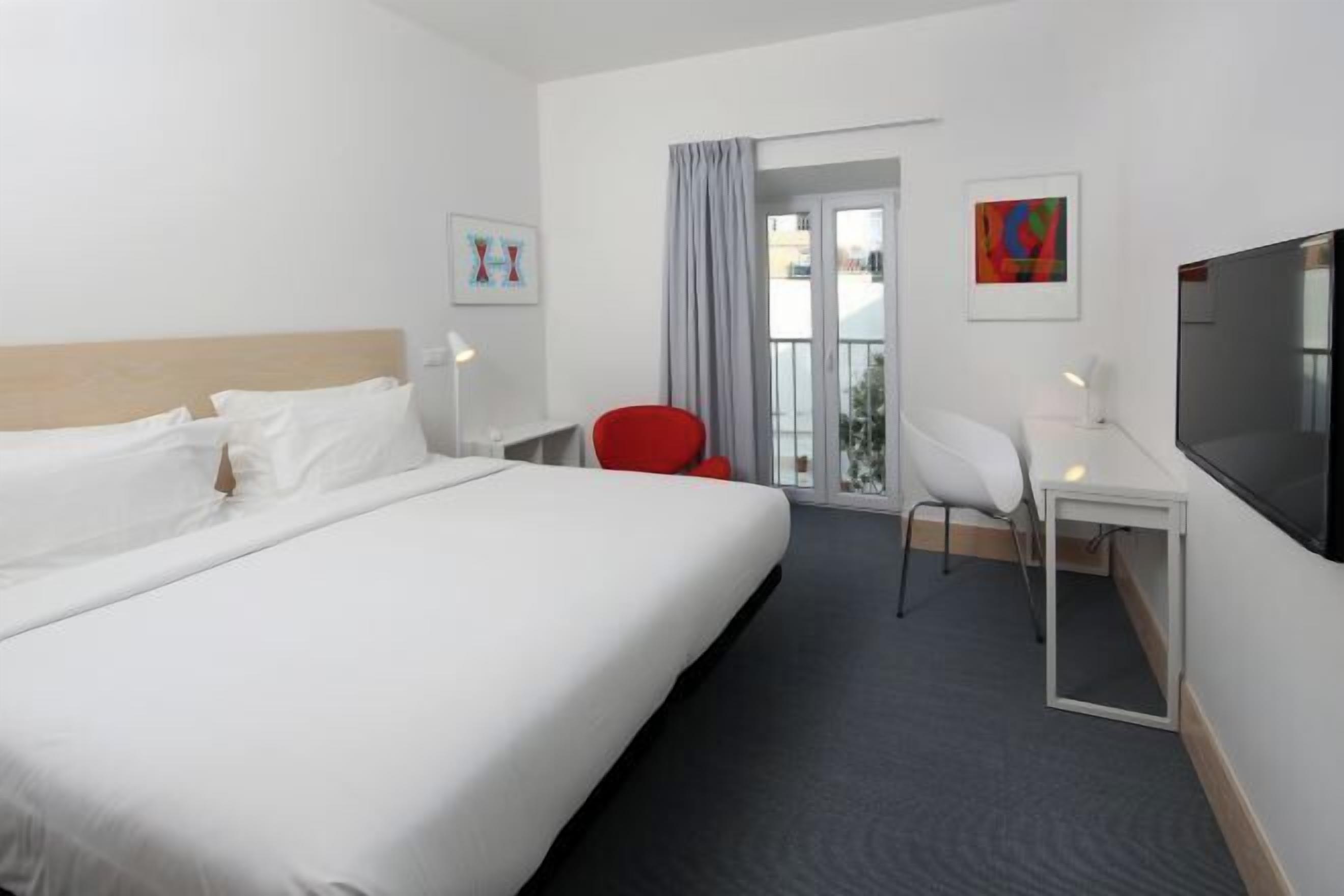 Minibar, in-room safe, blackout drapes, soundproofing