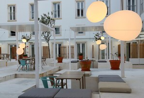 Bar (on property) - Hotel Convento do Salvador (Lisbon)