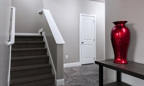 House, 3 Bedrooms, Mountain View | Staircase