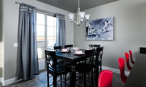 House, 3 Bedrooms, Mountain View | In-room dining - Field of Dreams (Washington)