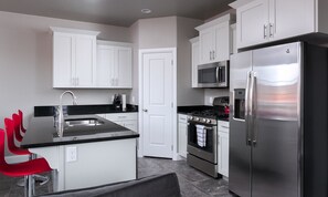 Maison, 3 chambres, vue montagne | Cuisine privée | Réfrigérateur, micro-ondes, four, lave-vaisselle