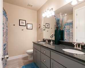 Separate tub and shower, towels