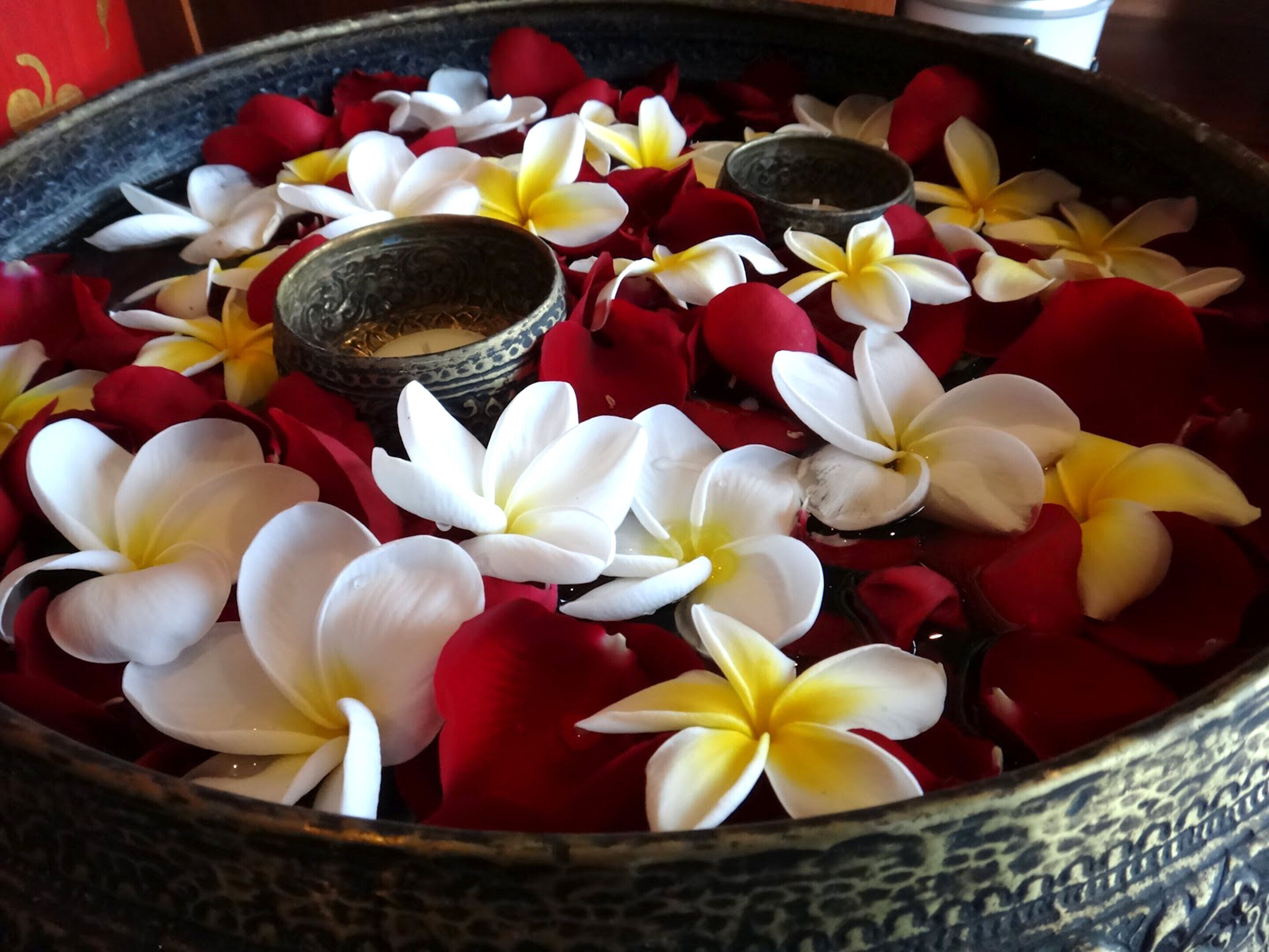 sauna, steam room, body treatments, aromatherapy, deep-tissue massages