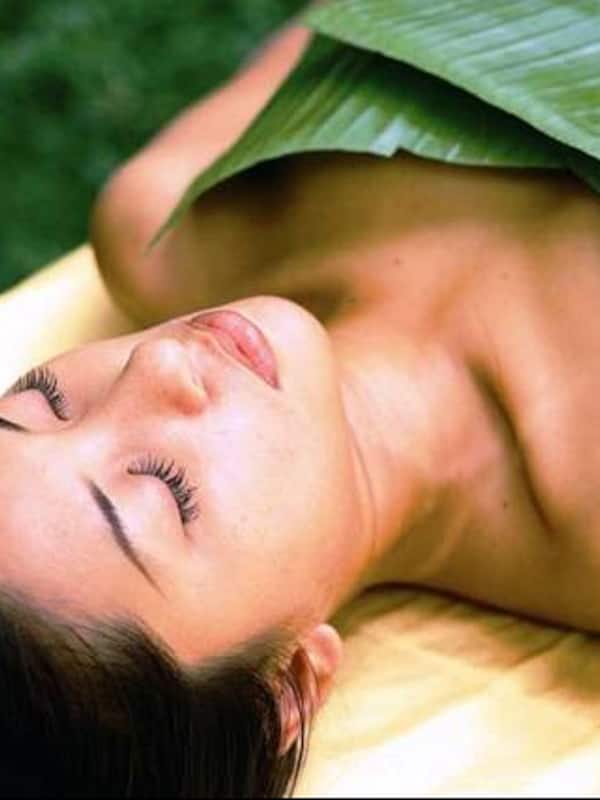 Sauna, baño de vapor, tratamientos corporales y aromaterapia