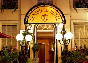 Front of property - evening/night - Lensfield Hotel (Cambridge)