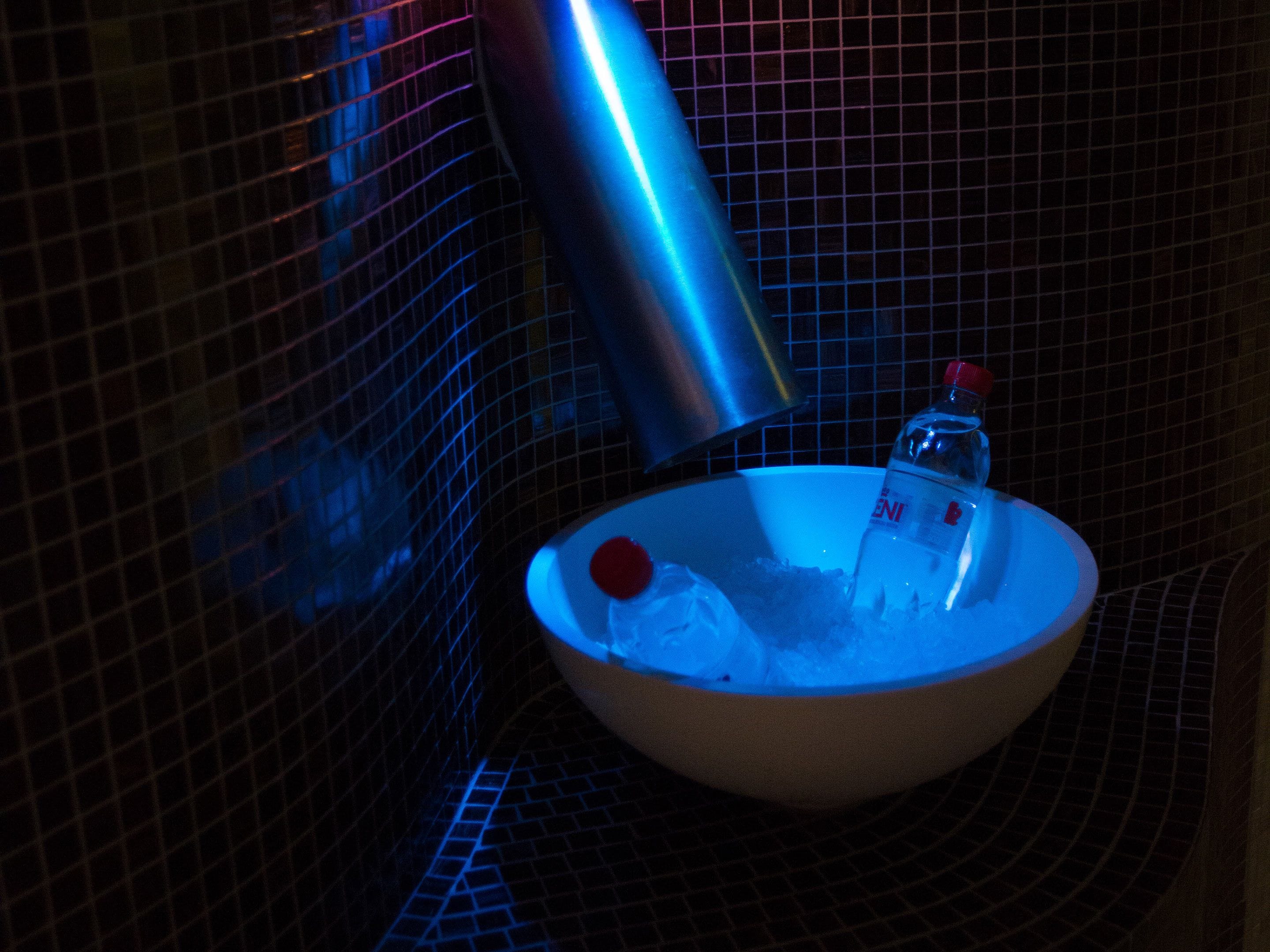 sauna, steam room, body treatments, aromatherapy, deep-tissue massages