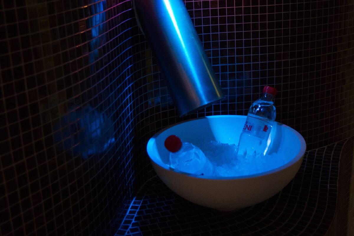 sauna, steam room, body treatments, aromatherapy, deep-tissue massages