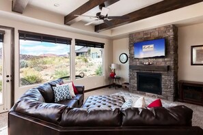 Villa, 3 habitaciones, vista al campo de golf | Sala de estar | Reproductor de DVD 